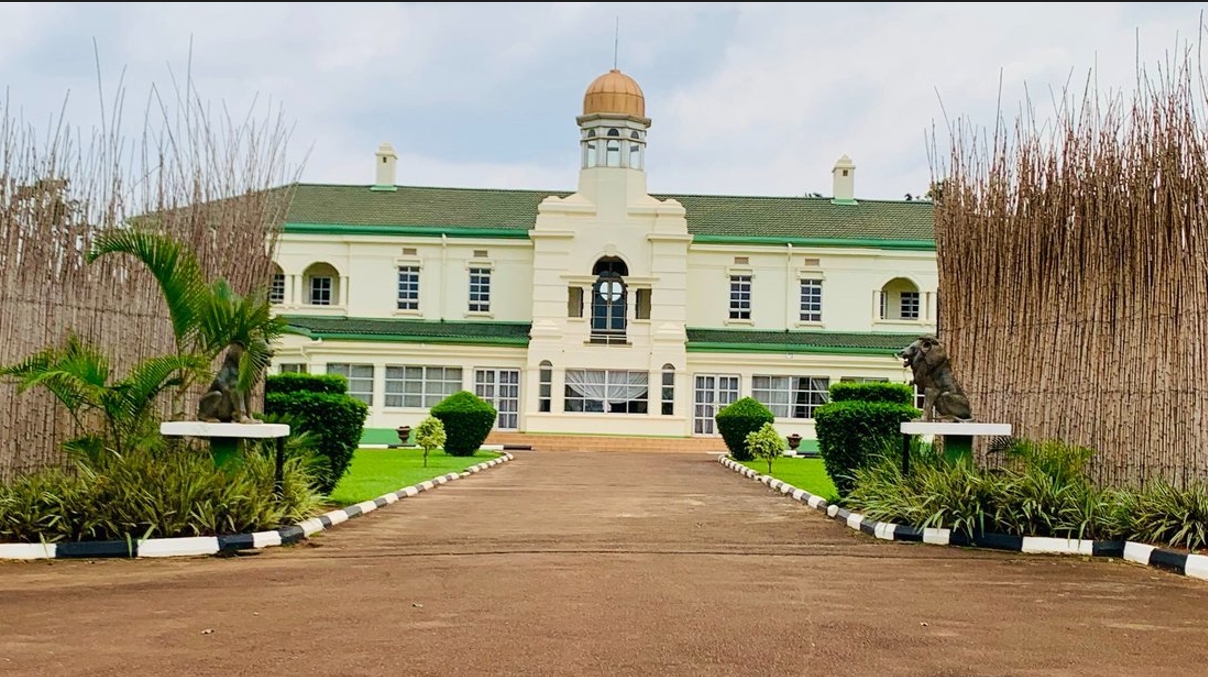 What makes the Mengo palace a must tourist destination?